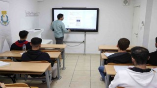 Üniversiteye hazırlık kursu ile gençler hayallerine kavuşuyor