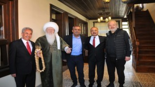 Ünlü türkücü Yavuz Bingöl Akşehir sokaklarında