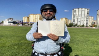 Ünlü yazar 2000 rakımda kitap imzaladı