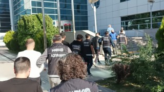 Uyuşturucu operasyonunda gözaltına alınan şahıslar adliyeye sevk edildi