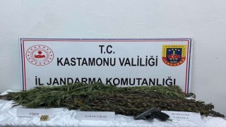 Uyuşturucu satan baba ve oğlunun evlerine jandarmadan operasyon: 2 gözaltı