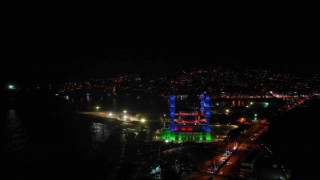Uzun Mehmet Camii Azerbaycan renkleriyle ışıklandırıldı