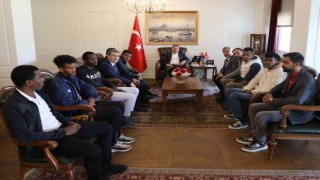 Vali Atay yabancı öğrencileri ağırladı