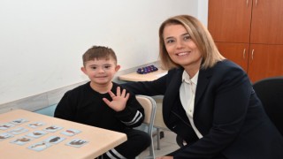 Vali Becel, özel öğrencileri ziyaret etti.