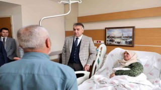 Vali Çağataydan şehit annesine ve sağlık çalışanına ziyaret