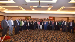 Vali Karadeniz, muhtarlarla yemekte bir araya geldi