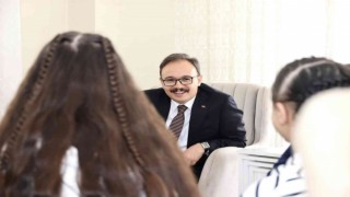 Vali Kızılkaya, kız çocuklarıyla bir araya geldi