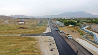 Van Büyükşehir Belediyesinden yol asfaltlama çalışması