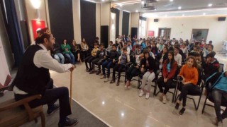 Van İl Halk Kütüphanesinden öğrencilere meddah gösterisi