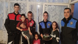 Van polisinden sürpriz doğum günü