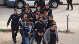 Vandan gelip üvey kardeşlerini öldüren 4 şüpheli adliyede