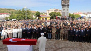 Vanlı şehit gözyaşları arasında son yolculuğuna uğurlandı