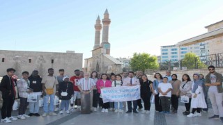 Yabancı uyruklu öğrencilere Sivasın tarihi tanıtıldı
