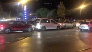 Yağışın ardından 10 aracın karıştığı zincirleme kazada 2 kişi yaralandı