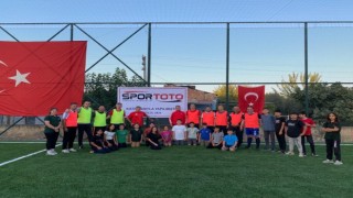 Yavuz Sultan Selim Ortaokuluna halı saha