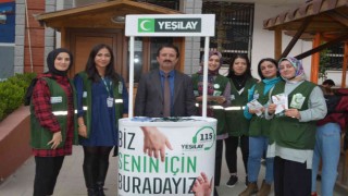 Yeşilay stant açıp broşür dağıttı