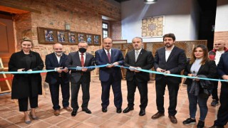 Yıldız Holdingin “Konuşan Yazılar” sergisi Bursalılarla buluştu