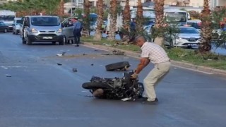 Yol kenarında duran motosiklet sürücüsünün acı sonu