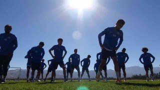 Yüksekova Belediye Spor Bal Ligi maçlarına hazırlanıyorlar