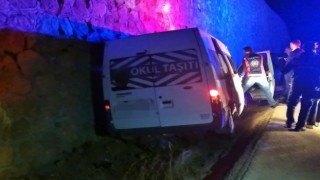 Yüksekovada minibüs istinat duvarına çarptı: 1 ölü