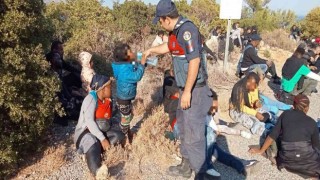 Yunanistanın ölüme terk ettiği 47 düzensiz göçmen kurtarıldı