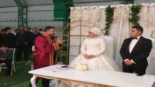 Zabıta memuru başkana enişte oldu
