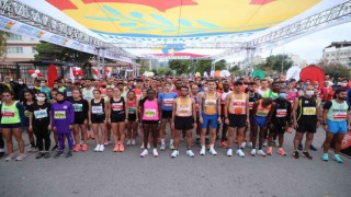 Zeytinburnunda bin 242 sporcu Cumhuriyet için koşacak