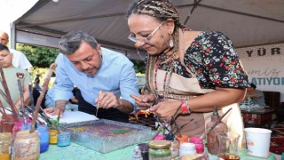 Ziyaretçiler ebru sanatını deneyimledi