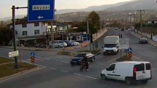 Sakarya'da 1 kişinin öldüğü, 4 kişinin yaralandığı kaza kamerada