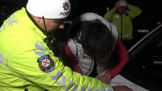 17 yaşında alkollü sürücü ve arkadaşı dakikalarca polise dil döktü: