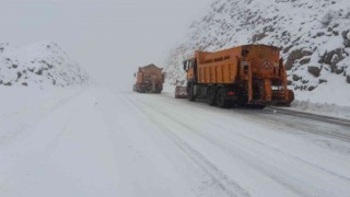 1825 metre rakımlı Alacabele mevsimin ilk karı yağdı