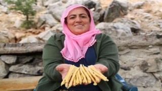 25 yıldır mum satarak evini geçindiriyor