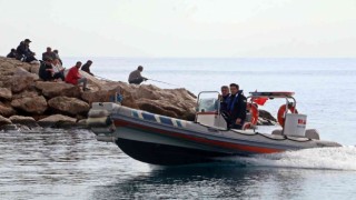 30 metrelik falezlerden düşme ihbarı deniz polisini alarma geçirdi