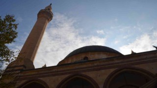 345 yıllık geçmişe sahip Osmanlı eseri: Acemli Camii 100 yıldır hafız yetiştiriyor