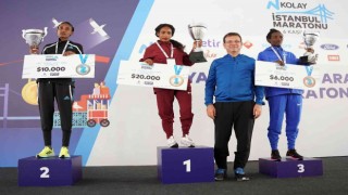 44. İstanbul Maratonunda kazananlar ödüllerini aldı