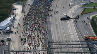 53 yaşındaki sporcu 42 kilometrelik maratonu 2.likle tamamladı