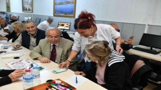 65 yaş üstü vatandaşlar teknolojiyi ‘Yaşlılar ve Gençler Bilgi Erişim Merkezinde yakalıyor