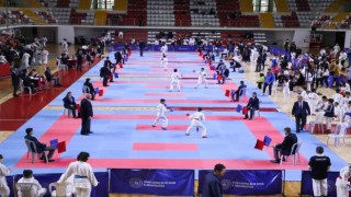 7. Cumhuriyet Kupası iller arası karate turnuvası Sivasta başladı