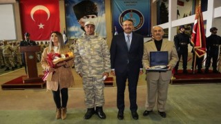 Acemi eğitimini tamamlayan erler yemin etti