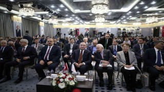 Adalet Bakanı Bozdağ: “Türkiyede kadınlar kıyafetlerine göre ayrı ayrı muameleye tabi tutulmasınlar istiyoruz”