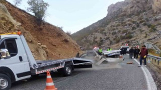 Adıyamanda takla atan otomobildeki 2 kişi yaralandı