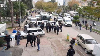 Adliye önünde silahlı, baltalı ve bıçaklı kavga: 4 yaralı