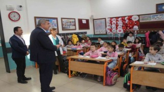 Afyonkarahisara yeni atanan İl Milli Eğitim Müdürü ilk günden derslere girdi