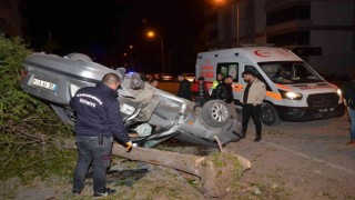 Ağaca çarpıp takla atan otomobilin sürücüsü ağır yaralandı