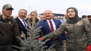 Ağrıda fidanlar toprakla buluştu