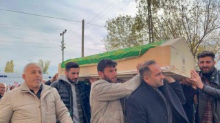 Ağrı'da kazada hayatını kaybeden 16 yaşındaki kız son yolculuğuna uğurlandı