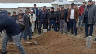 Ağrıdaki otobüs kazasında hayatını kaybeden Gürbüz Ercişte toprağa verildi