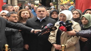 AK Parti İstanbul Kadın Kolları Başkanlığı, saldırının gerçekleştiği alana karanfil bıraktı