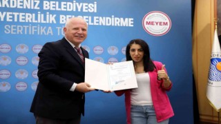 Akdeniz Belediyesi gençlere istihdam kapısı açmaya devam ediyor