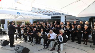 Aktif Yaşlı Merkezi TSM Korosundan emeklilere konser
